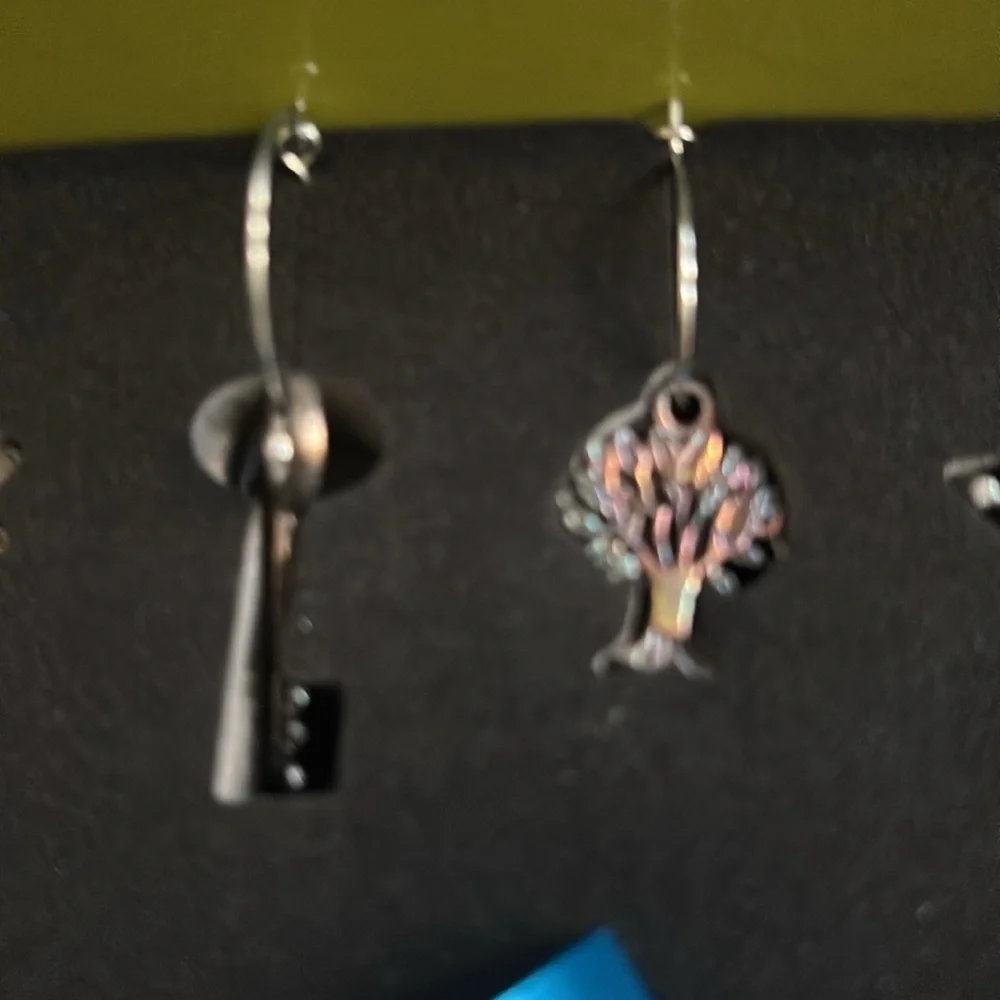 Wine Accessory Set with Charms